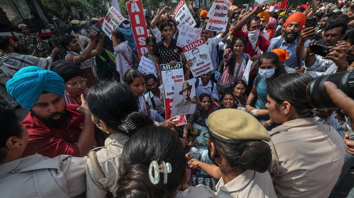 Indian police detain supporters of the Cockroach Janta Party (CJP) at Bangla Sahib Gurudwara, near the Election Commission of India office in New Delhi, India, as they take part in a protest demanding the resignation of Chief Election Commissioner Gyanesh Kumar, Oct. 10, 2026. (EPA Photo)
