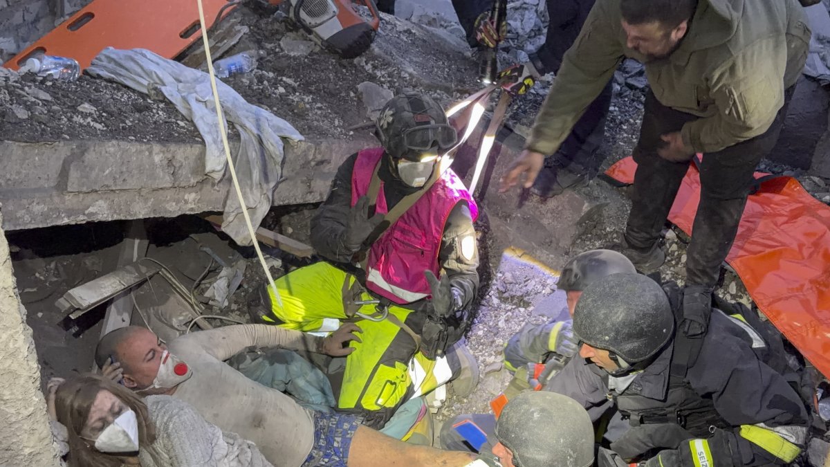 Ukrainian rescuers search for and free people trapped under the rubble at the site of a Russian attack on a residential area in Zaporizhzhia, Ukraine, Oct. 10, 2026. (EPA Photo)