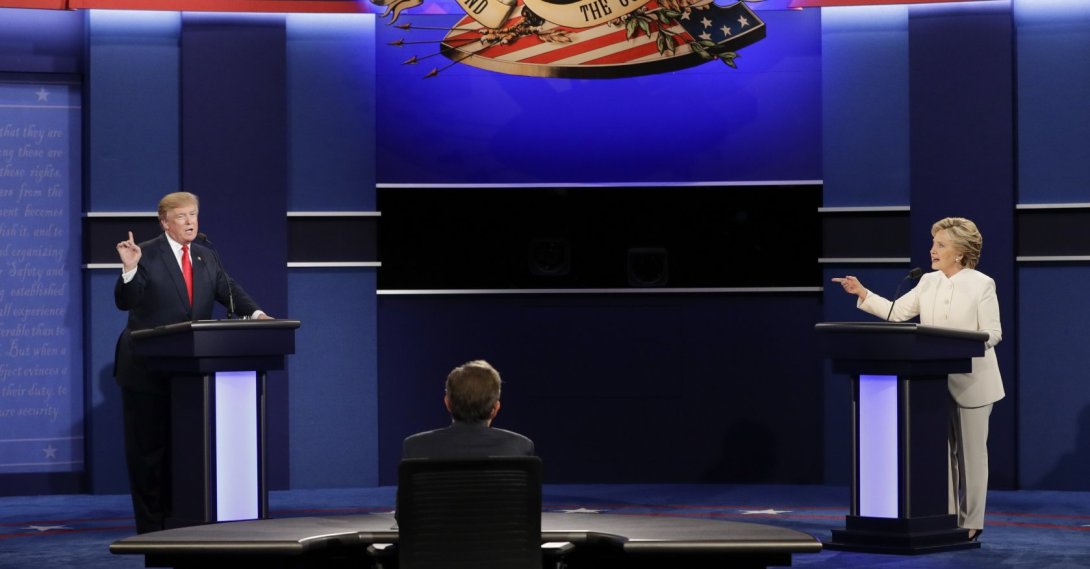 Democratic presidential nominee Hillary Clinton (R) exchanges views with Republican presidential nominee Donald Trump during the third presidential debate at UNLV, Las Vegas, U.S., Oct. 19, 2016. (AP Photo)