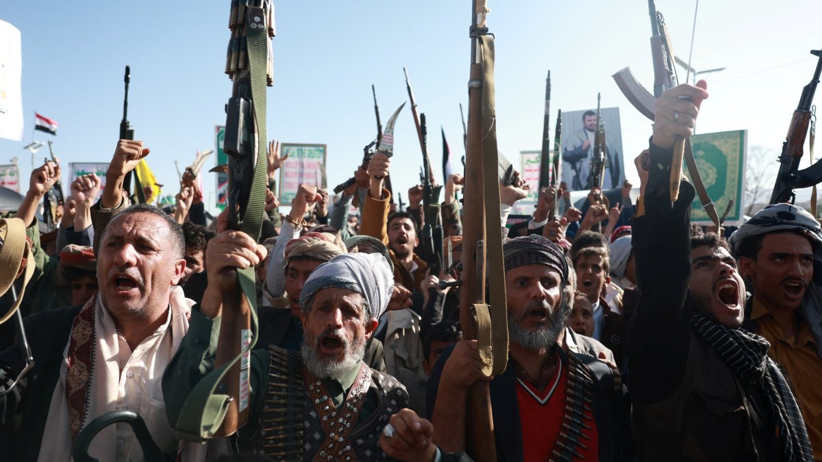 Houthi supporters rally to show support for the movement as fighting intensifies across several Yemeni fronts, Sanaa, Yemen, Oct. 9, 2026. (Reuters Photo)