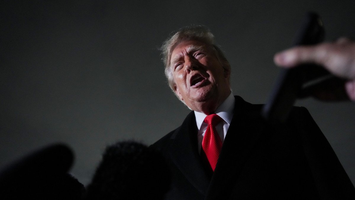 U.S. President Donald Trump speaks to members of the media after disembarking Air Force One, in Maryland, U.S., Oct. 10, 2026. (Reuters Photo)