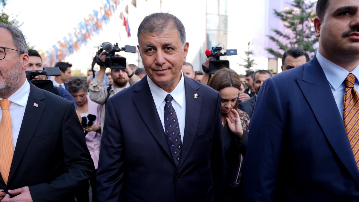 Izmir Mayor Cemil Tugay arrives at the AK Party headquarters, Ankara, Türkiye, Oct. 7, 2026. (AA Photo)