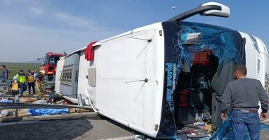 The tour bus after colliding with a truck on the Gebze-Orhangazi-Izmir Highway near Akhisar, Manisa, Türkiye, Oct. 11, 2026. (DHA Photo)