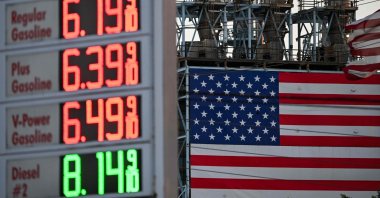 Gas prices at a Shell gas station above $6 a gallon for regular gasoline and $8 a gallon for diesel are displayed across from a U.S. flag outside of the Marathon Petroleum Corp. Los Angeles Refinery in Carson, California, U.S., Sept. 22, 2026. (AFP Photo)