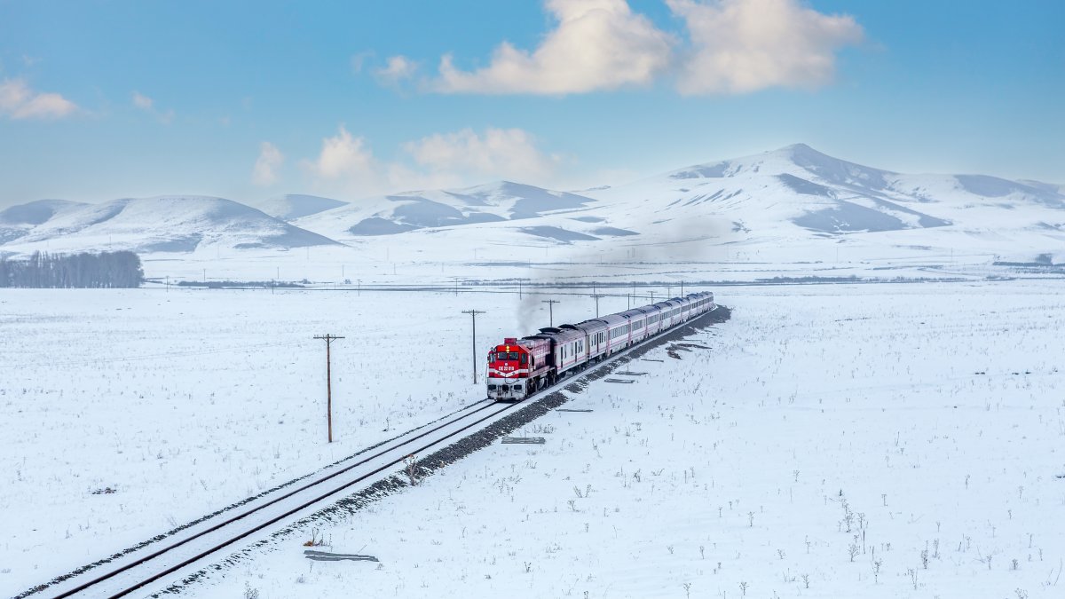 The Eastern Express travels through snow-covered landscapes, Kars, Türkiye, Jan. 10, 2025. (Shutterstcok Photo)