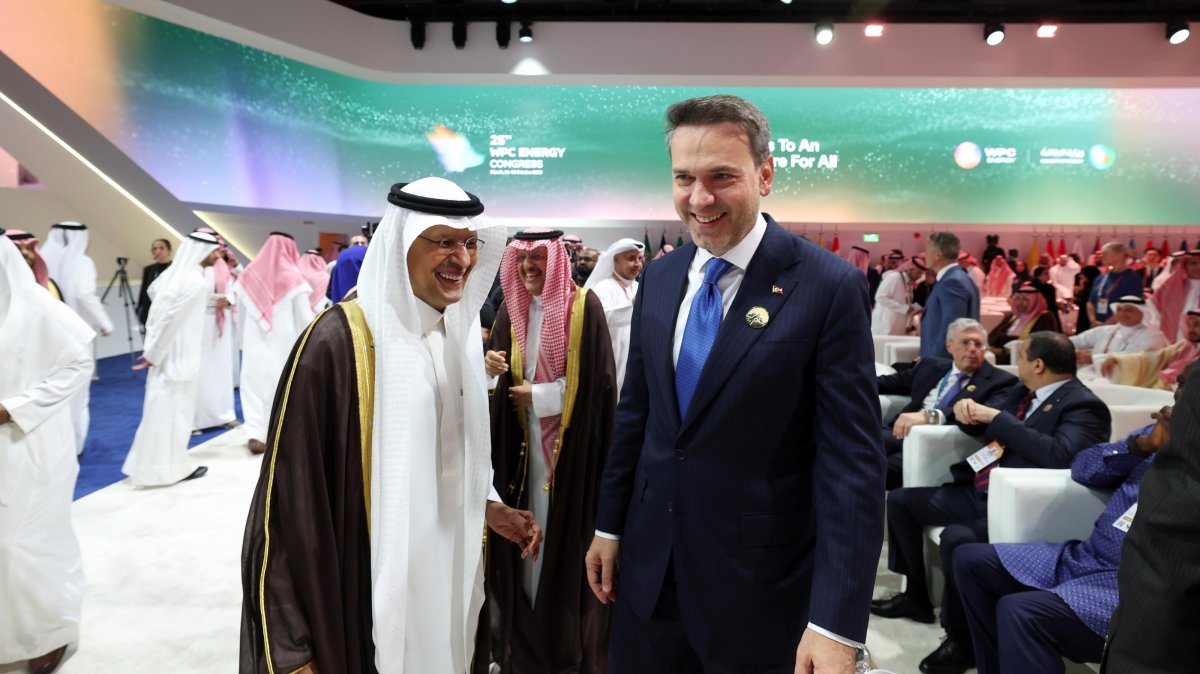 Energy and Natural Resources Minister Alparslan Bayraktar (R) and Saudi Energy Minister Prince Abdulaziz bin Salman at the 25th WPC Energy Congress, Riyadh, Saudi Arabia, Oct. 12, 2026. (IHA Photo)