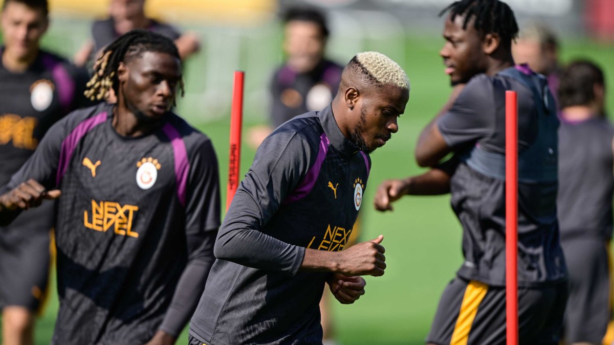 Galatasaray players train ahead of their UEFA Champions League match against Barcelona, Istanbul, Türkiye, Oct. 12, 2026. (AA Photo)