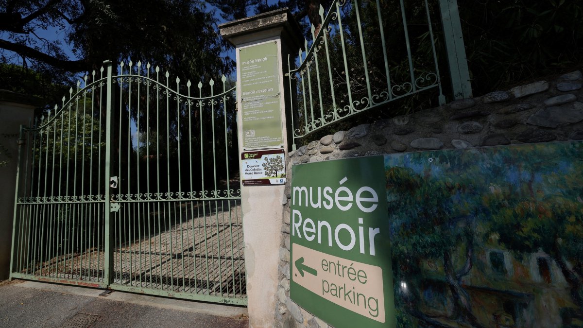 A sign indicates the entrance to the Renoir Museum after four paintings were stolen in an early-morning break-in, with two recovered nearby, Cagnes-sur-Mer, French Riviera, France, Sept. 8, 2026. (Reuters Photo)