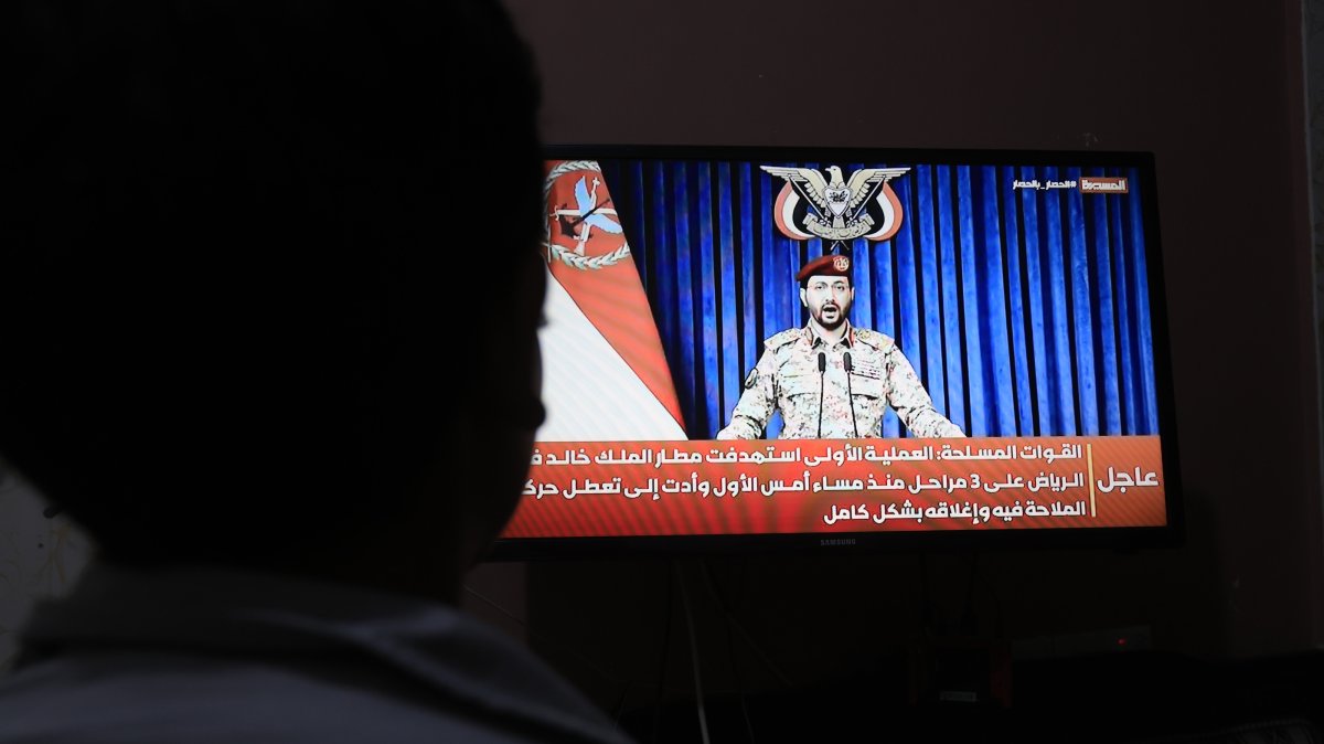 A person watches Houthi military spokesperson Yahya Sarea delivering a televised statement in Sanaa, Yemen, Oct. 11, 2026. (EPA Photo)