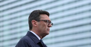 British Prime Minister Andy Burnham gives a television interview following his meeting with German Chancellor Friedrich Merz, in Berlin, Germany, Oct. 8, 2026. (Reuters Photo)