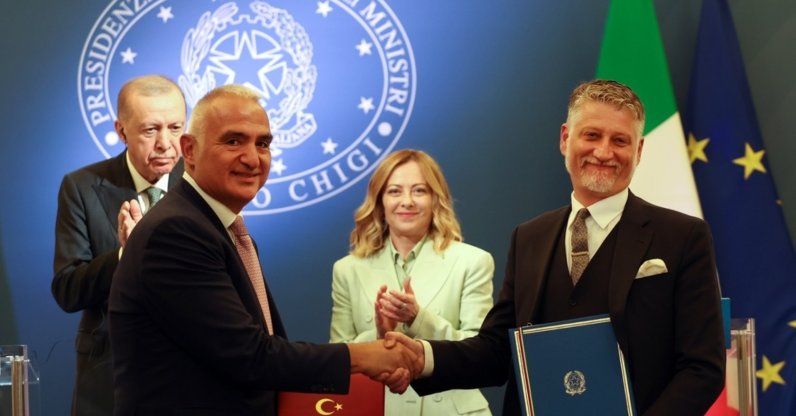 Türkiye’s Culture and Tourism Minister Mehmet Nuri Ersoy (C-L) and Italian Culture Minister Alessandro Giuli (R) shake hands during a news conference following a meeting between President Recep Tayyip Erdoğan and Italian Prime Minister Giorgia Meloni (C-R), Villa Doria Pamphilj, Rome, Italy, April 29, 2025. (Shutterstock Photo)