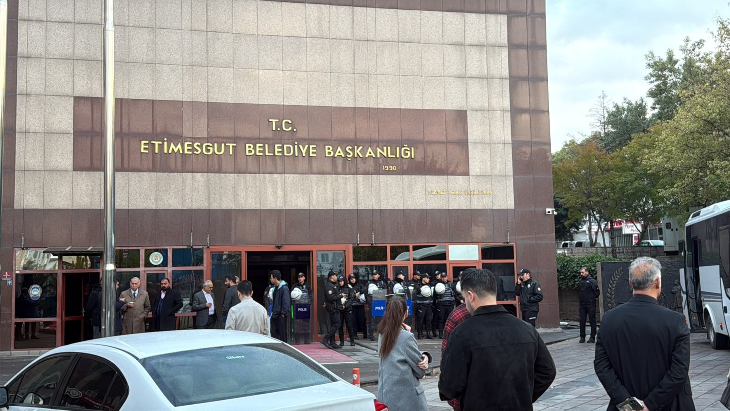 Security forces conduct a second round of raids as part of an investigation into Etimesgut Municipality, Ankara, Türkiye, Oct. 13, 2026. (DHA Photo)
