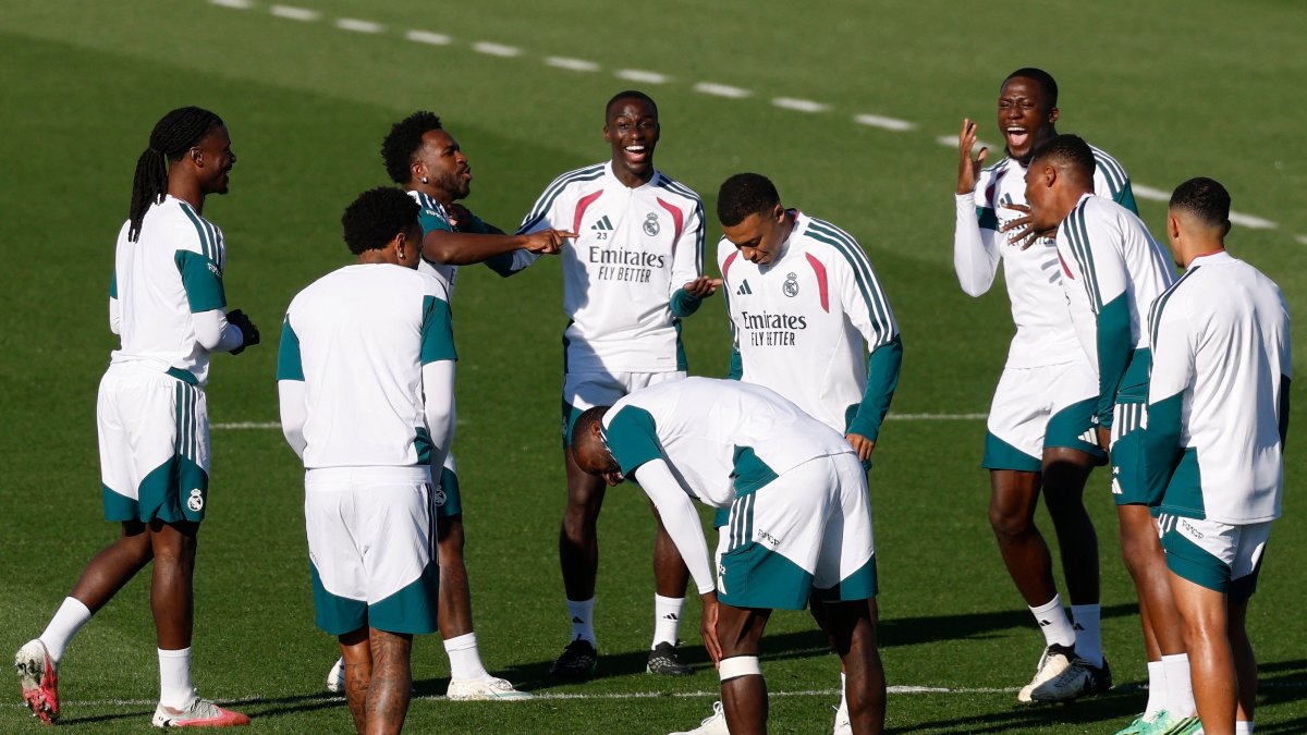 Real Madrid players joke during a training session at the Ciudad Real Madrid training ground in Madrid ahead of their UEFA Champions League football match against Roma, Rome, Italy, Oct. 13, 2026. (AFP Photo)