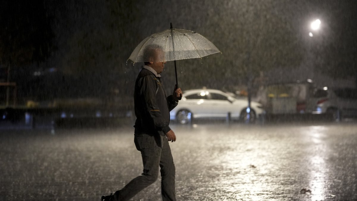 A man walks along a street as rainy and windy weather affects Istanbul, Türkiye, Sept. 27, 2026. (AA Photo)