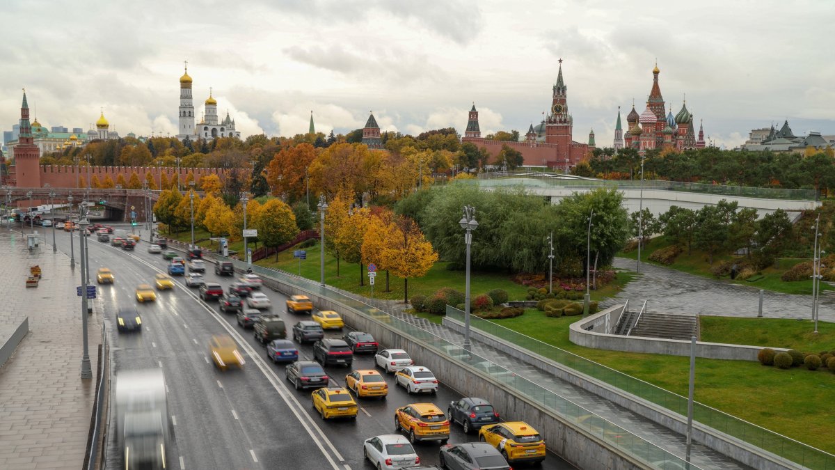 Traffic moves along the embankment of the Moskva River near the Kremlin in central Moscow, Russia, Oct. 13, 2026. (Reuters Photo)