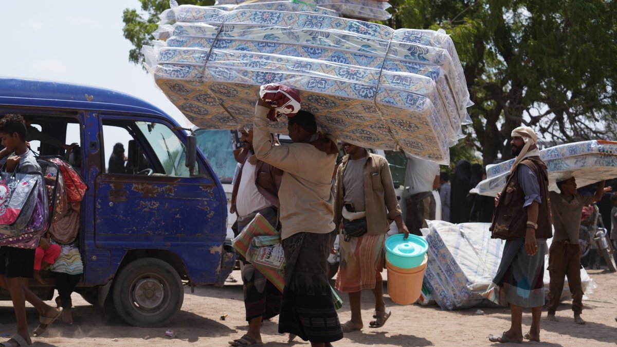 People displaced by Houthi advance on Taiz arrive in Aden, Yemen, Oct. 13, 2026. (AA Photo)