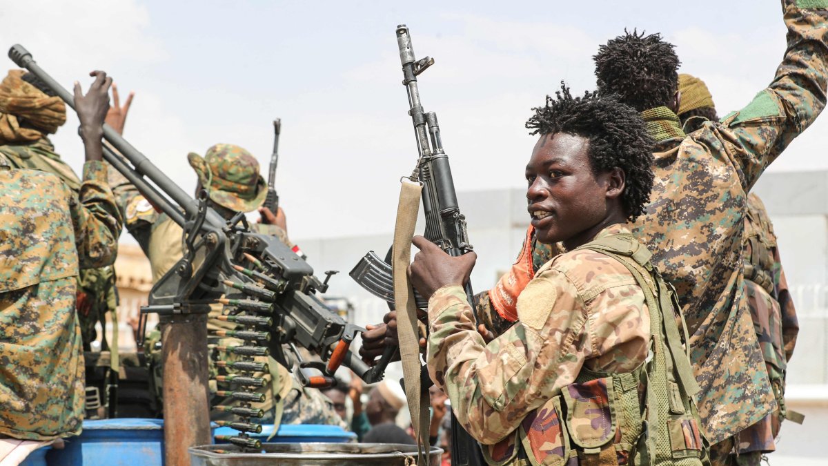 Soldiers are seen at Khartoum International Airport in Khartoum, Sudan, Oct. 3, 2026. (AFP Photo)