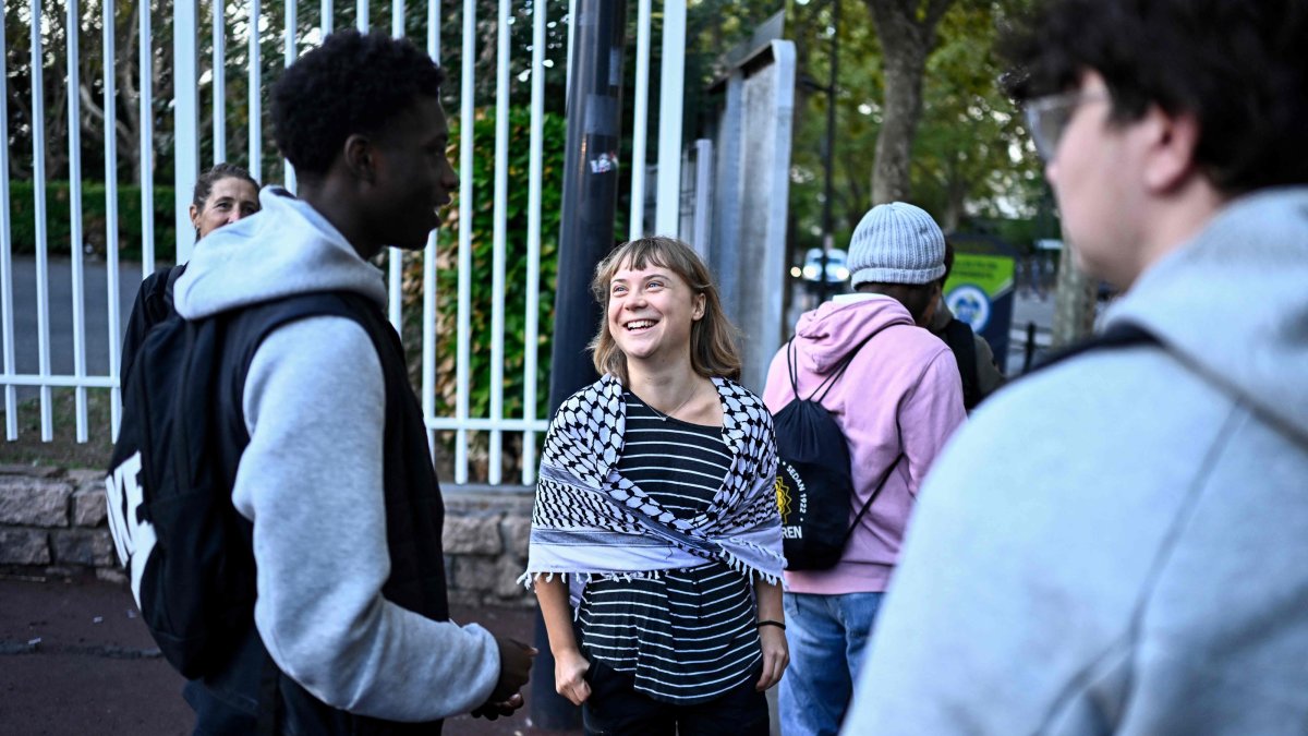 Swedish activist Greta Thunberg speaks with students as they prepare to take part in a blockade at the Lycee Paul Eluard in Saint-Denis, on the outskirts of Paris, Oct. 13, 2026. (AFP Photo)