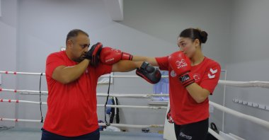 Turkish boxer Buse Nur Yazan (R) trains ahead of the Under-19 World Boxing Championships, Istanbul, Türkiye, Oct. 12, 2026. (AA Photo)