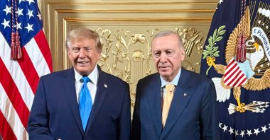 U.S. President Donald Trump and President Recep Tayyip Erdoğan pose during an official dinner hosted by Donald Trump in New York. (Turkish Presidency Press Office via AFP) 