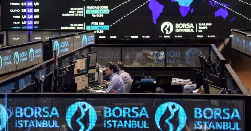 Traders work at their desks on the floor of the Borsa Istanbul Stock Exchange (BIST) in Istanbul, Türkiye, May 22, 2018. (AFP Photo)