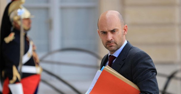 France's Foreign Affairs Minister Jean-Noel Barrot arrives at the Élysée Presidential Palace in Paris, Oct. 13, 2026. (AFP Photo)
