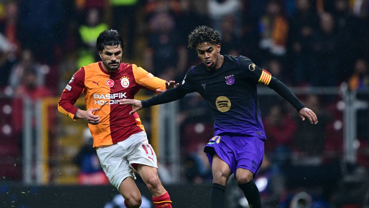 Barcelona's Lamine Yamal in action with Galatasaray's Eren Elmalı during the UEFA Champions League match at RAMS Park, Istanbul, Türkiye, Oct. 14, 2026. (AA Photo)