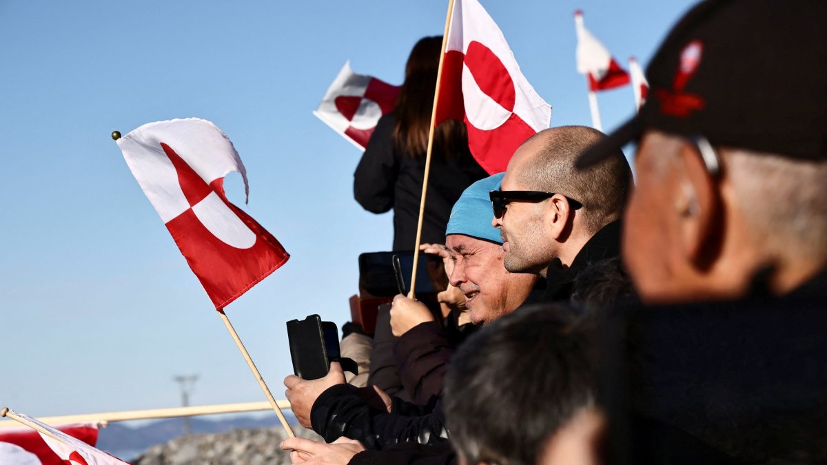 People wait for the arrival of the Greenlandic delegation after they agreed on a security deal with the U.S. and Denmark at Nuuk Airport, Nuuk, Greenland, Sept. 23, 2026. (Reuters Photo)
