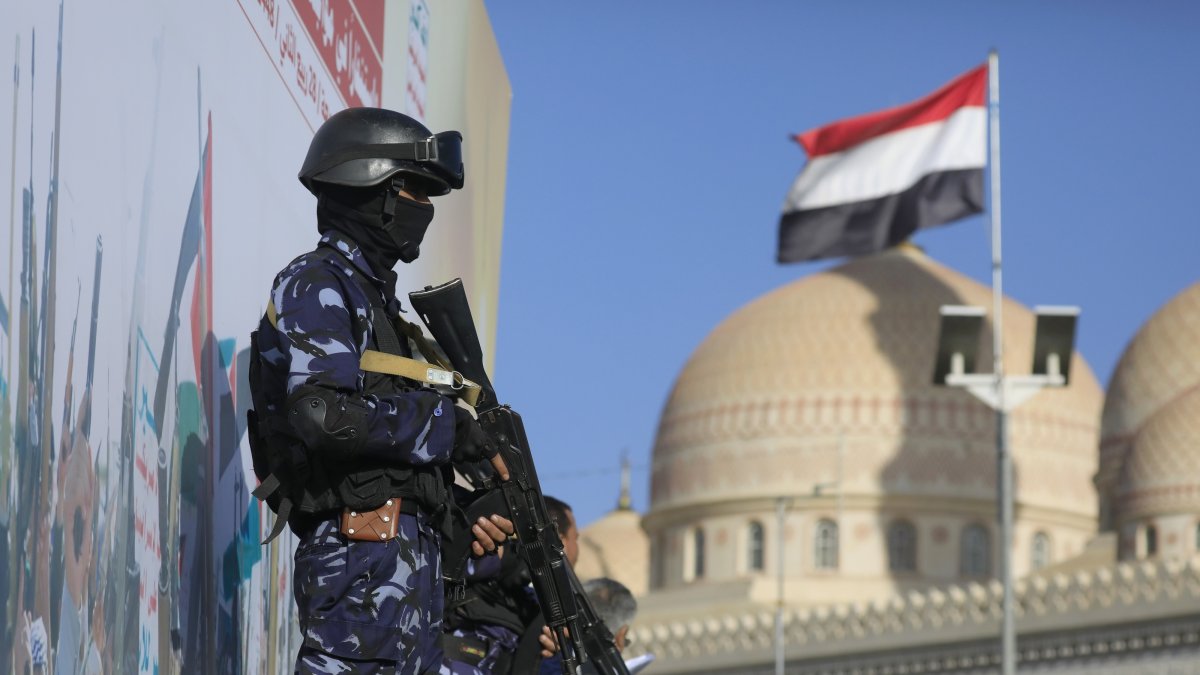 A Yemeni flag (R) flutters as Houthi soldiers stand guard during a protest against Saudi Arabia, in Sana'a, Yemen, Oct. 9, 2026. (EPA Photo)