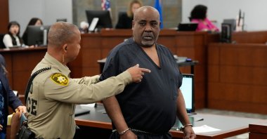 Duane Davis (C) arrives for a sentencing hearing after his murder conviction in the death of rapper Tupac Shakur, Las Vegas, U.S., Oct. 13, 2026. (AP Photo)
