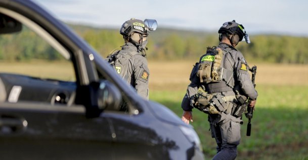  Emergency services are working at the scene of a shooting in Halden, southern Norway, Oct. 4, 2026. (EPA Photo)