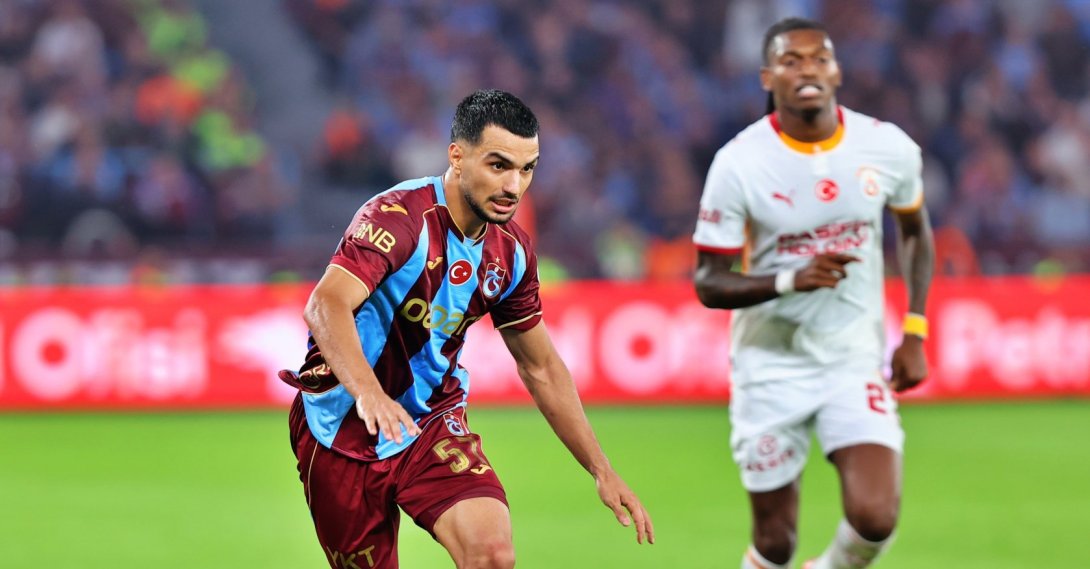 Trabzonspor's Melih Kabasakal (L) in action with Galatasaray's Rafael Leao during the Süper Lig match at Papara Park, Trabzon, Türkiye, Sept. 19, 2026. (AA Photo)