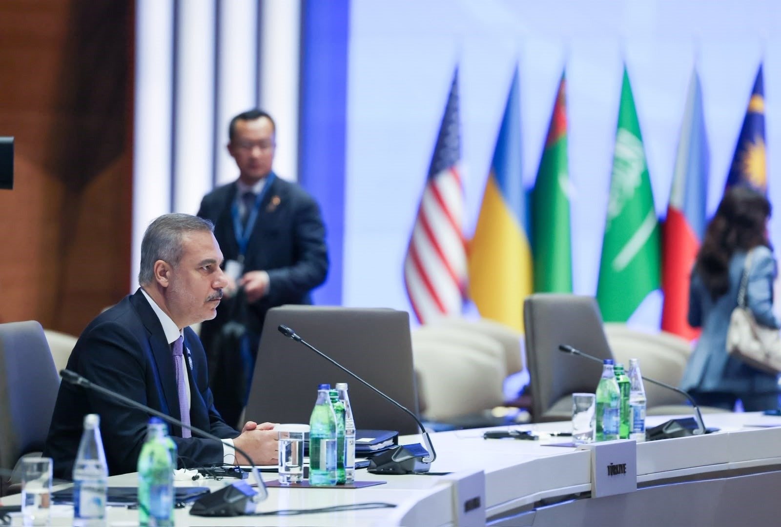 Dışişleri Bakanı, Herzog'un konuşmasında salonu terk etti