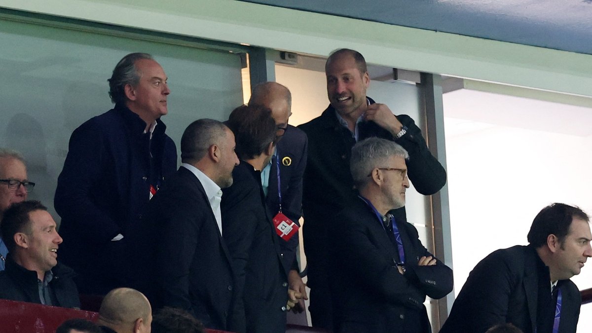 Britain's Prince William celebrates after Aston Villa's Nicolas Jackson scores during the UEFA Champions League match against Fenerbahçe at Villa Park, Birmingham, U.K., Oct. 14, 2026. (Reuters Photo)