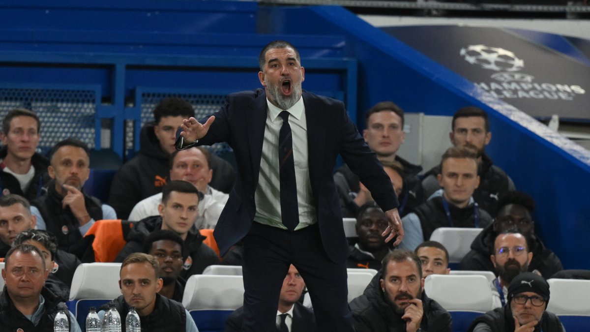 Shakhtar Donetsk head coach Arda Turan during the UEFA Champions League phase match against AEK Athens at Stamford Bridge, London, U.K., Oct. 14, 2026. (EPA Photo)