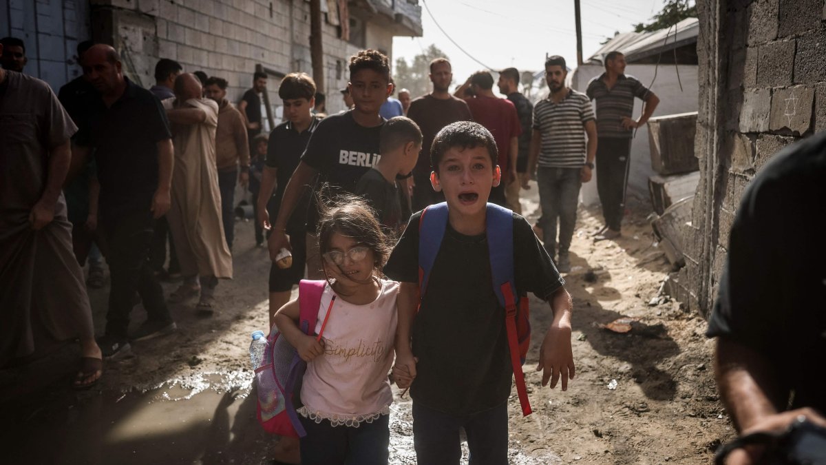 Palestinian schoolchildren with school bags weep as they flee the site of an Israeli drone strike that killed one Palestinian in Jabalia in the northern Gaza Strip, Oct. 15, 2026. (AFP Photo)