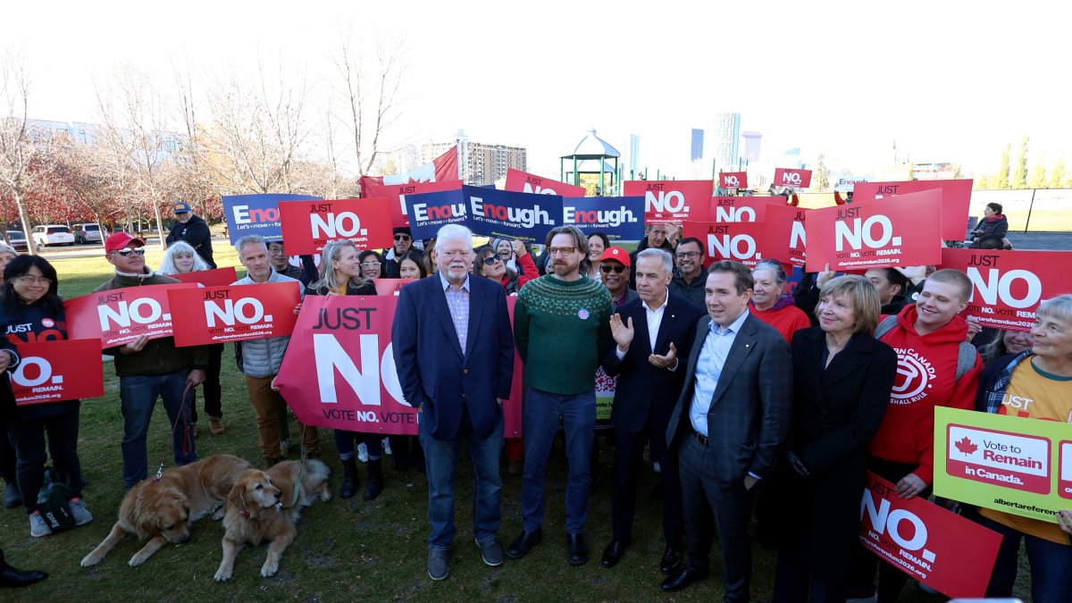 Canadian Prime Minister Mark Carney meets with volunteers at Bridgeland Riverside Community Association Park in Calgary, Canada, Oct. 15, 2026. (Reuters Photo)