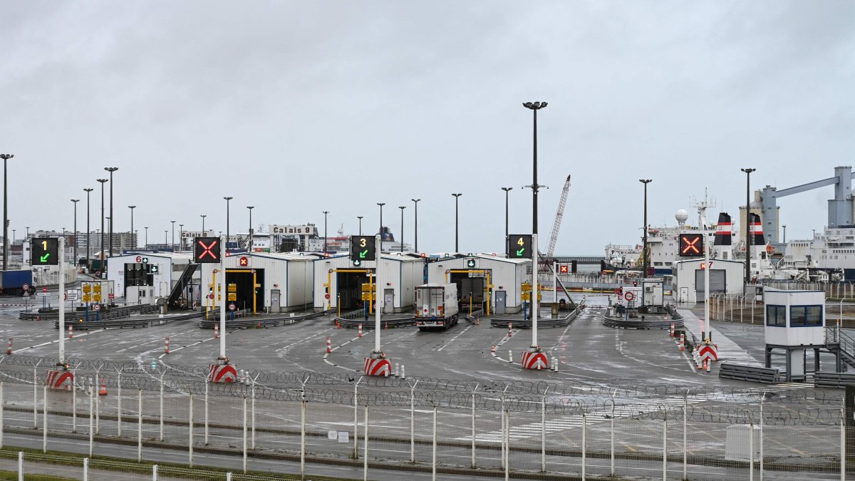 Trucks queue at the Eurotunnel Calais Terminal in Calais, northern France, Dec. 21, 2020. (AFP File Photo)