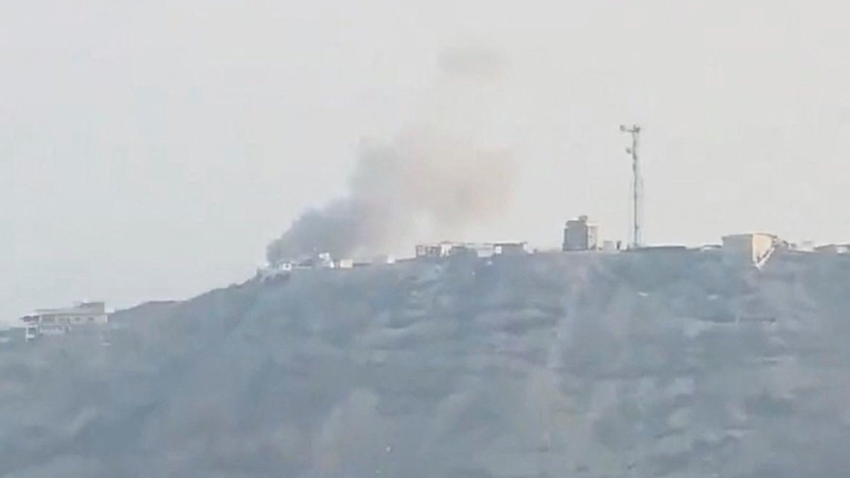 5 killed in Yemen palace strike as Houthis claim hit on Saudi jet