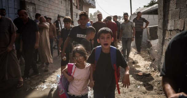 Palestinian schoolchildren with school bags weep as they flee the site of an Israeli drone strike that killed one Palestinian in Jabalia in the northern Gaza Strip, Oct. 15, 2026. (AFP Photo)