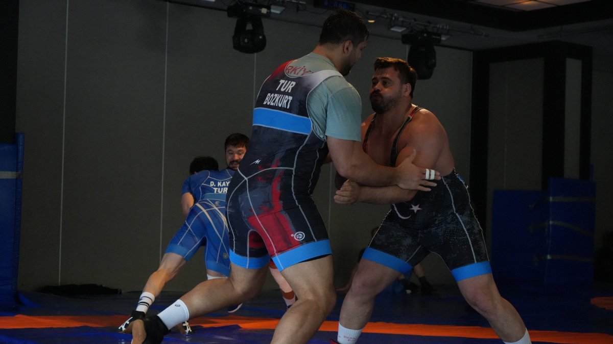 Türkiye's Rıza Kayaalp (R) trains with the Greco-Roman national team during a high-altitude camp, ahead of the 2026 World Wrestling Championships in Astana, Kazakhstan, Erzurum, Türkiye, Oct. 16, 2026. (AA Photo)