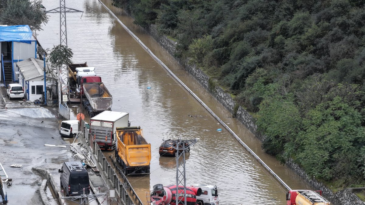 Cars sit stranded on a flooded street in the Sarıyer district as rising waters submerge the roadway, Istanbul, Türkiye, Oct. 15, 2026. (AA Photo)