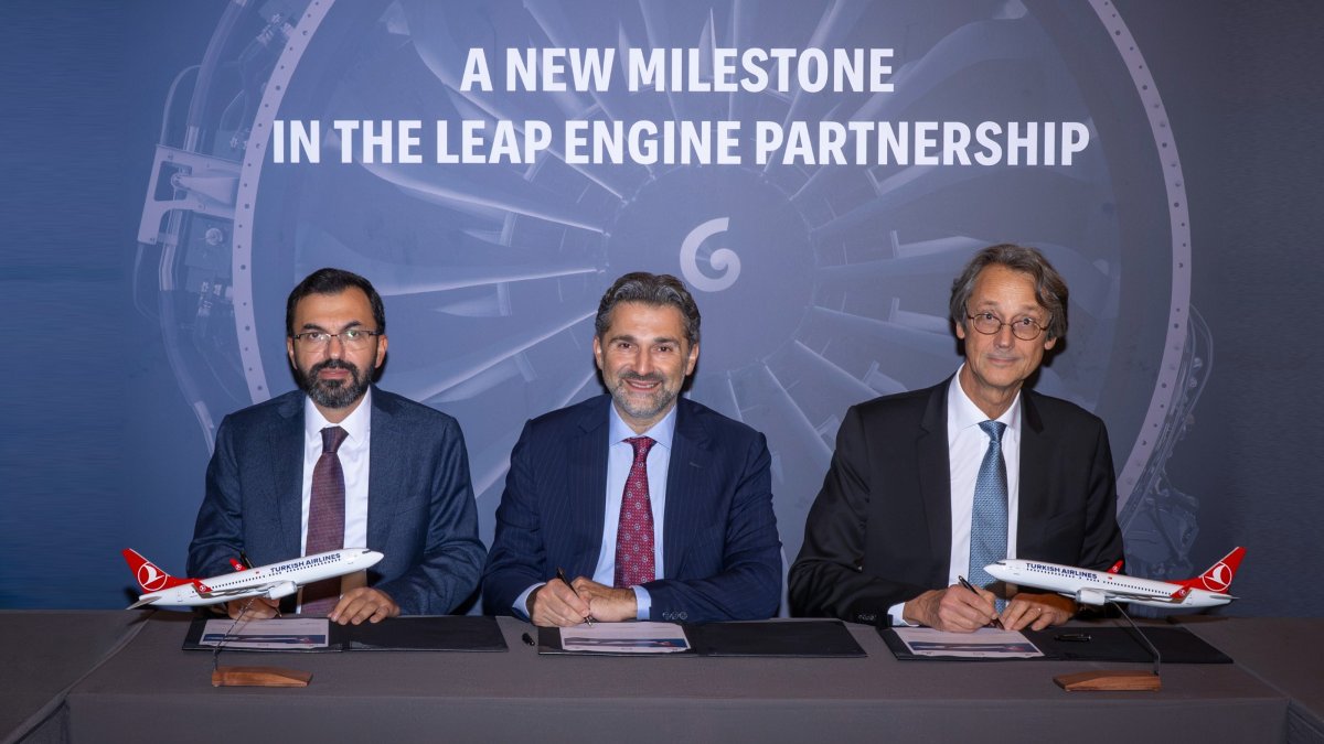 Murat Şeker (C), chair of the board of Turkish Airlines, Mikail Akbulut (L), CEO of Turkish Technic and Olivier Andries, CEO of Safran, one of CFM’s two parent companies, attend the signing ceremony, Istanbul, Türkiye, Oct. 16, 2026. (AA Photo)