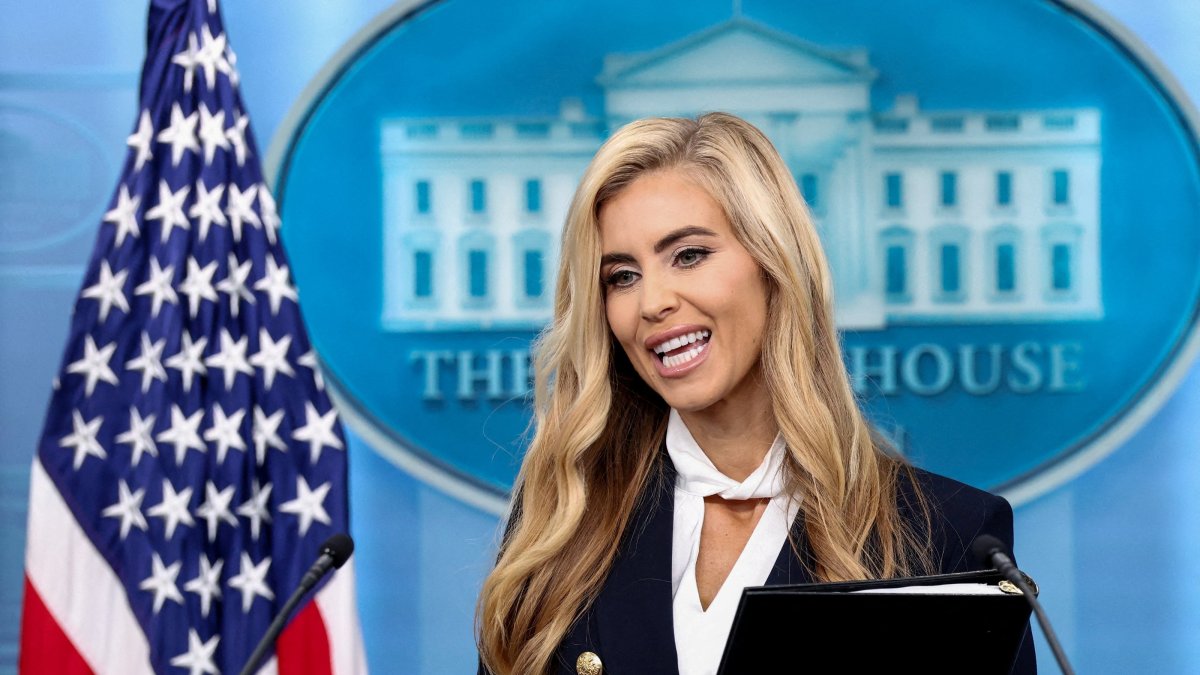 White House Press Secretary Katie Zacharia holds her first press briefing at the White House in Washington, D.C., Oct. 13, 2026. (Reuters File Photo)