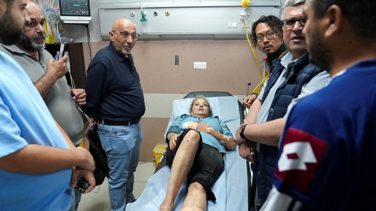 Heidi Levine, a photojournalist with the Washington Post, speaks to journalists at the hospital after sustaining multiple injuries during an attack by Israeli militant settlers on Palestinians harvesting olives, in Ramallah in the Israeli-occupied West Bank, Oct. 16, 2026. (Reuters Photo)