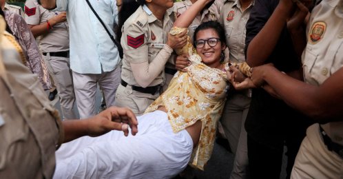 Neha Bora, National President of the All India Students' Association (AISA), reacts as she is detained by police during a protest against alleged assault on female protestors and journalists by Delhi Police and demanding the resignation of Chief Election Commissioner Gyanesh Kumar, New Delhi, India, Oct. 4, 2026. (Reuters Photo)