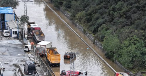 Cars sit stranded on a flooded street in the Sarıyer district as rising waters submerge the roadway, Istanbul, Türkiye, Oct. 15, 2026. (AA Photo)