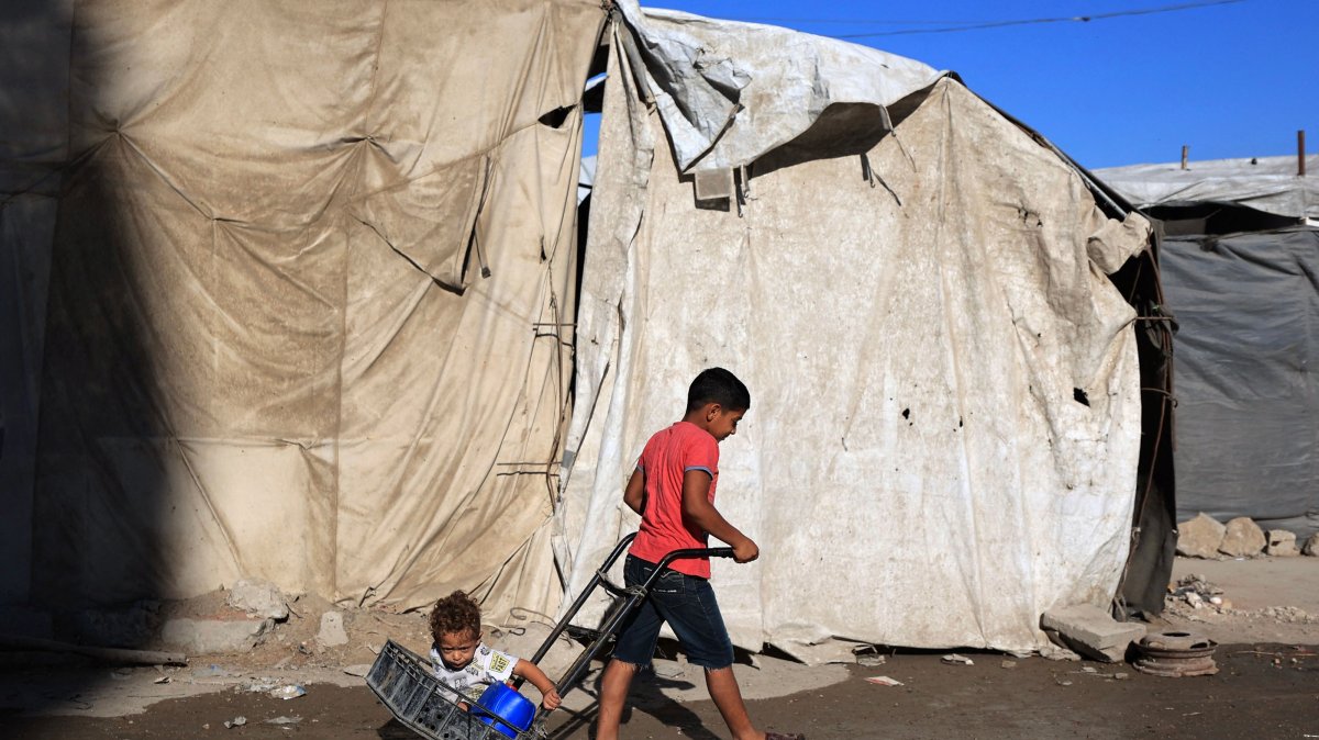 Children of displaced Palestinians play outside their temporary tent, Gaza City, Palestine, Oct. 7, 2026. (AFP Photo)