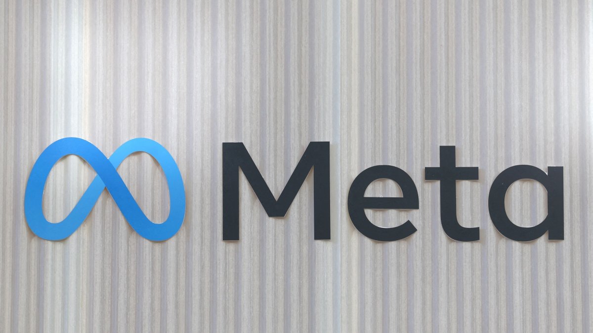 The logo of Meta is seen at the entrance of the company's temporary stand ahead of the World Economic Forum (WEF) in Davos, Switzerland, Jan.18, 2025. (Reuters File Photo)