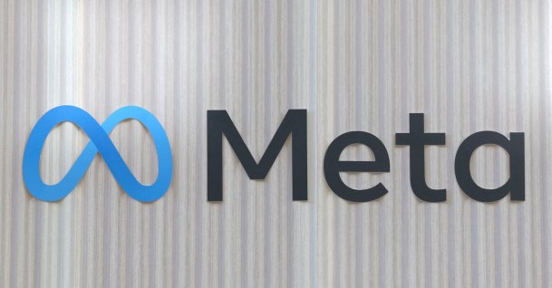 The logo of Meta is seen at the entrance of the company's temporary stand ahead of the World Economic Forum (WEF) in Davos, Switzerland, Jan.18, 2025. (Reuters File Photo)